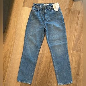 Abercrombie CURVE LOVE the 90’s straight ultra high rise jeans - SIZE 6